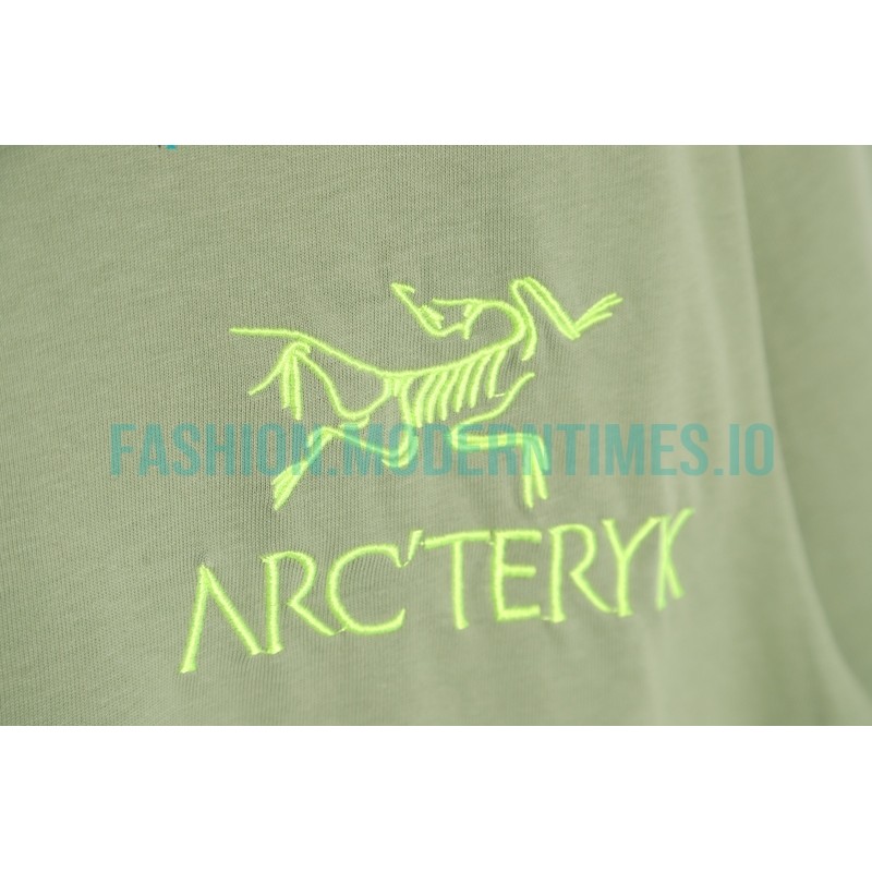 Arc Teryx - Washed embroidered polar bear short sleeve
