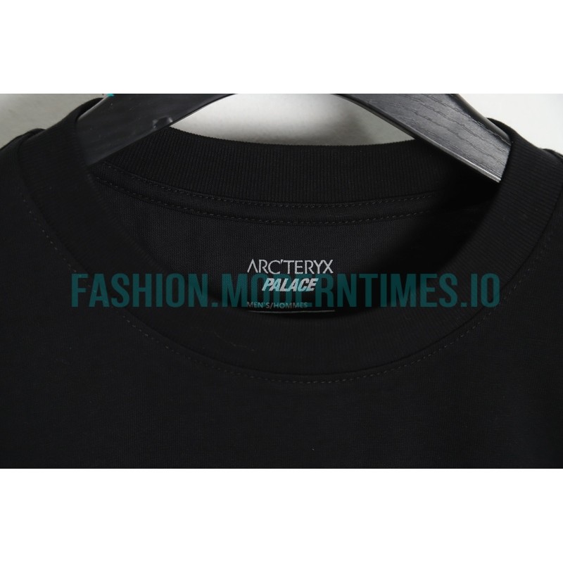 Arc Teryx - Palace Co-branded Short-sleeved T-shirt With Reflective Print