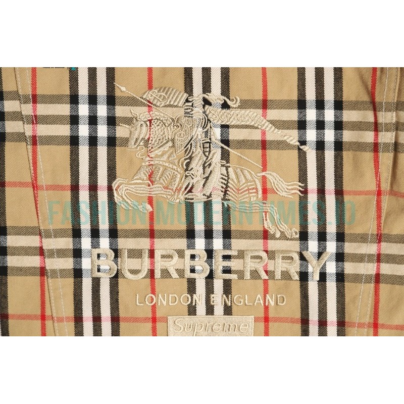  Burberry - Supreme  Co-branded Warhorse Embroidered Denim Jacket