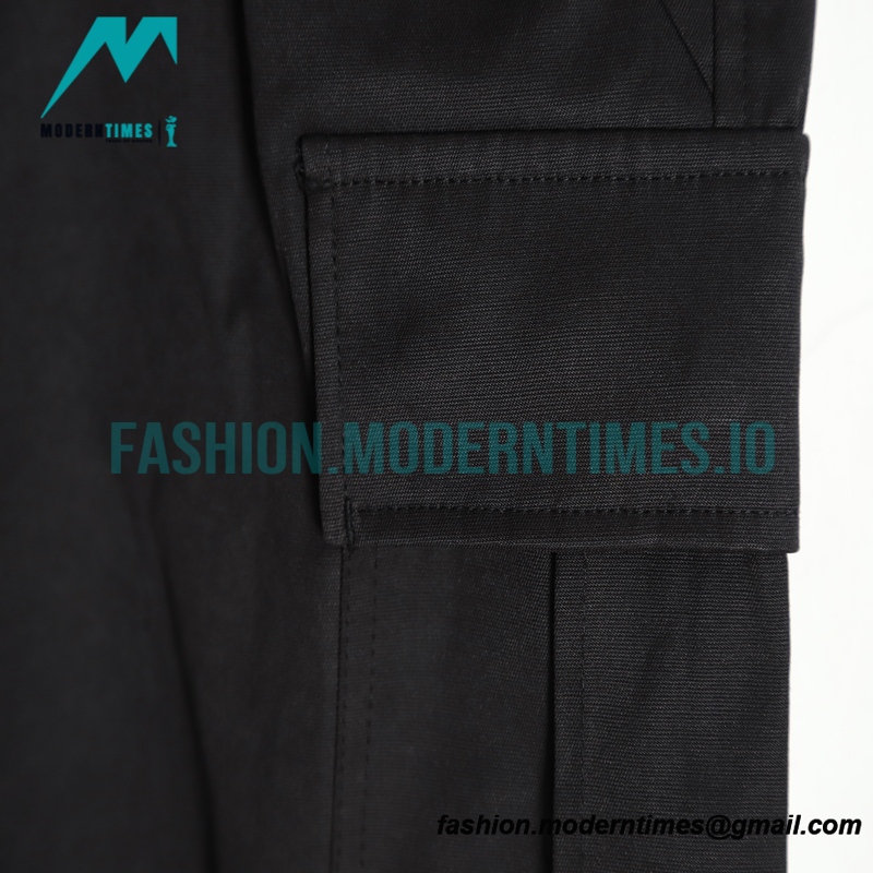 Burberry - Embroidered Logo Multi-pocket Cargo Shorts Pants
