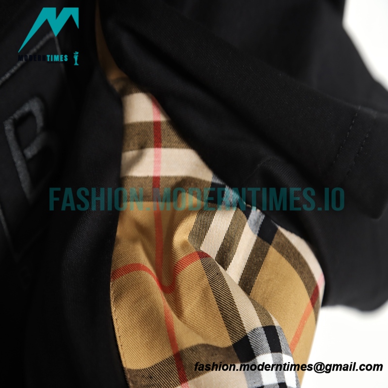 Burberry - Short Sleeved T-shirt With B Label Embroidery Stitched On The Chest
