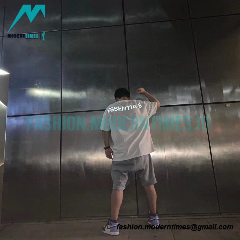 Fear Of God - Short Sleeve T-shirt With Reflective Letter Print On The Back