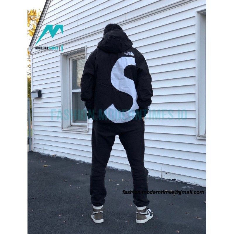 Supreme - The North Face Co-branded Great S Stormtrooper Jacket