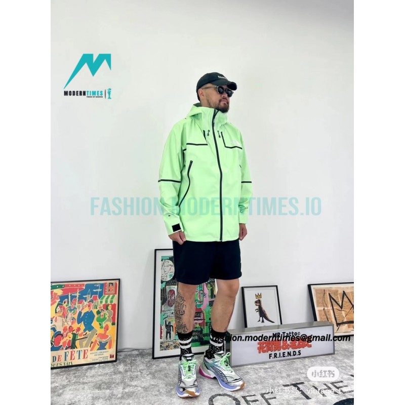 The North Face - Fully Pressed Rubber Hardshell Outdoor Jacket