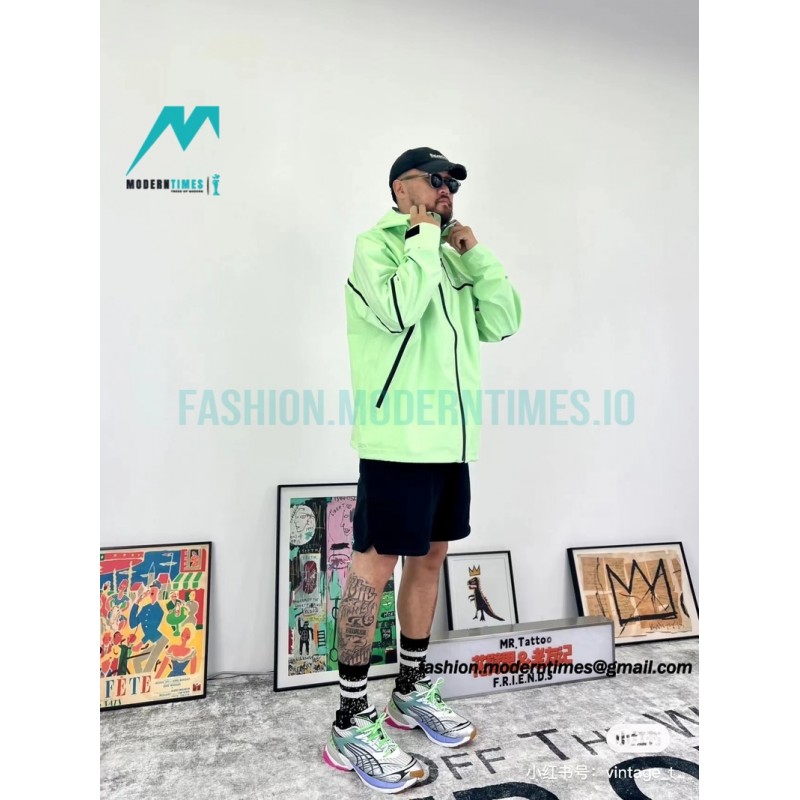 The North Face - Fully Pressed Rubber Hardshell Outdoor Jacket