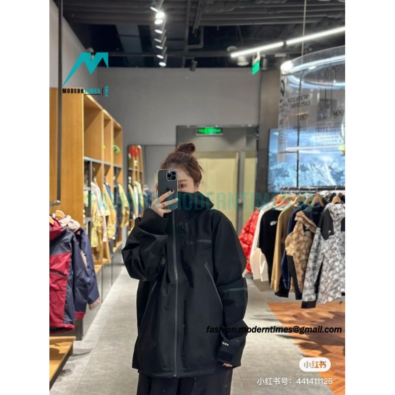 The North Face - Fully Pressed Rubber Hardshell Outdoor Jacket