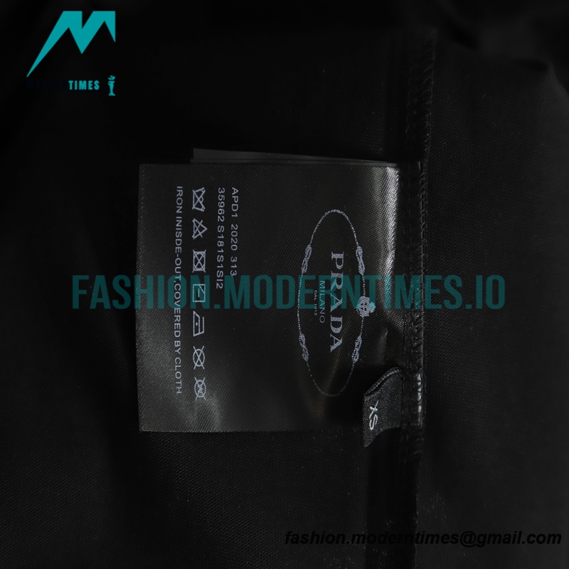 Prada - Classic Triangle Embossed Letter Logo Round Neck Short-sleeved T-shirt